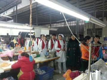 驅(qū)車送醫(yī)到工廠 真情服務(wù)為老人——自治區(qū)人民醫(yī)院團(tuán)委組織青年醫(yī)務(wù)人員赴馬山縣開(kāi)展學(xué)雷鋒義診活動(dòng)