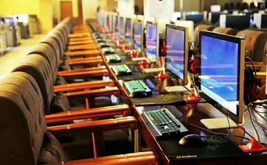 招聘信息 重慶主城工廠崗位，月薪四千左右，包吃住，可報銷車費